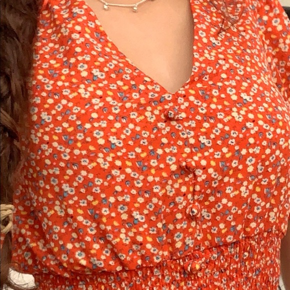 Red floral top - Picture 4 of 6